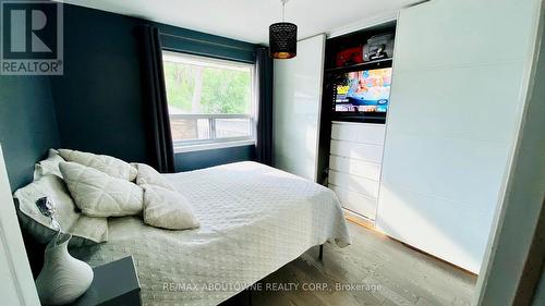 Main - 1601 Sandgate Crescent, Mississauga, ON - Indoor Photo Showing Bedroom