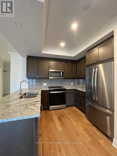 310 - 460 Callaway Road, London North (North R), ON - Indoor Photo Showing Kitchen With Double Sink