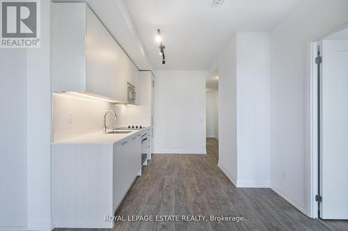 2206 - 286 Main Street, Toronto, ON - Indoor Photo Showing Kitchen