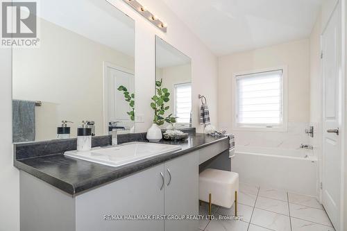 2519 Castlegate Crossing Drive, Pickering, ON - Indoor Photo Showing Bathroom