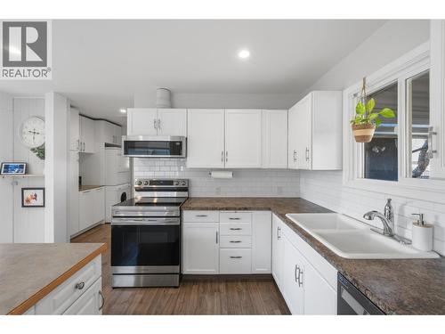 789 Toronto Avenue, Penticton, BC - Indoor Photo Showing Kitchen