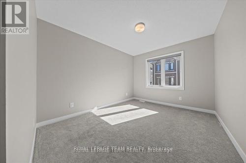 426 Epoch Street, Ottawa, ON - Indoor Photo Showing Other Room