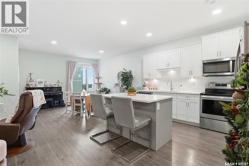 220 105 Willis Crescent, Saskatoon, SK - Indoor