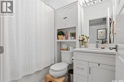 220 105 Willis Crescent, Saskatoon, SK - Indoor Photo Showing Bathroom