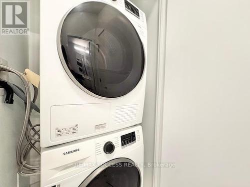 213 - 15 Richardson Street, Toronto, ON - Indoor Photo Showing Laundry Room