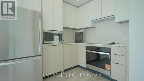 318 - 1007 The Queensway, Toronto, ON - Indoor Photo Showing Kitchen
