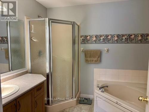 837 Silversmith Street, London North (North M), ON - Indoor Photo Showing Bathroom