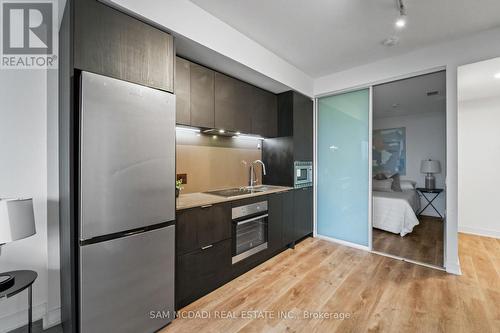 1513 - 86 Dundas Street E, Mississauga, ON - Indoor Photo Showing Kitchen