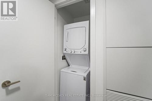 1513 - 86 Dundas Street E, Mississauga, ON -  Photo Showing Laundry Room