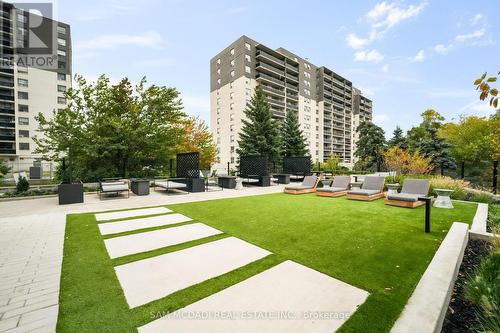 1513 - 86 Dundas Street E, Mississauga, ON - Outdoor With Facade