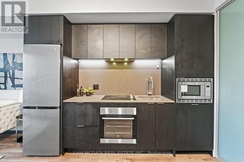1513 - 86 Dundas Street E, Mississauga, ON - Indoor Photo Showing Kitchen