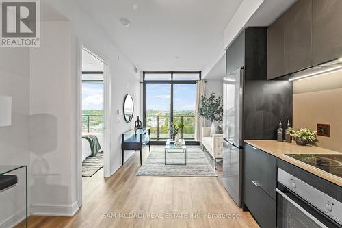 1513 - 86 Dundas Street E, Mississauga, ON - Indoor Photo Showing Kitchen