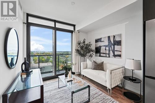 1513 - 86 Dundas Street E, Mississauga, ON - Indoor Photo Showing Living Room