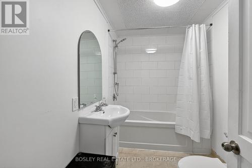 updated 4 piece Bathroom - Unit 10 - 242 Mary Street, Niagara-On-The-Lake (Town), ON 
