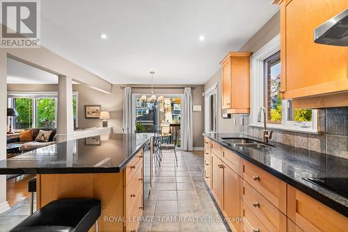 41 Civic Place, Ottawa, ON - Indoor Photo Showing Kitchen With Double Sink