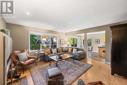 41 Civic Place, Ottawa, ON - Indoor Photo Showing Living Room