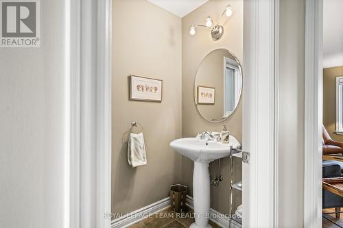 41 Civic Place, Ottawa, ON - Indoor Photo Showing Bathroom