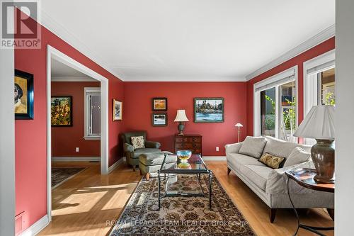 41 Civic Place, Ottawa, ON - Indoor Photo Showing Living Room