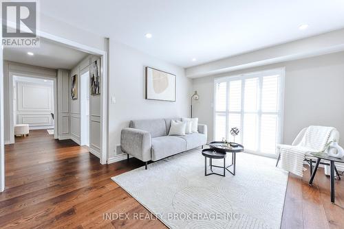 6101 Edenwood Drive, Mississauga, ON - Indoor Photo Showing Living Room