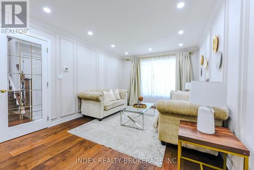 6101 Edenwood Drive, Mississauga, ON - Indoor Photo Showing Living Room