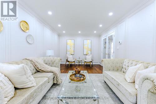 6101 Edenwood Drive, Mississauga, ON - Indoor Photo Showing Living Room
