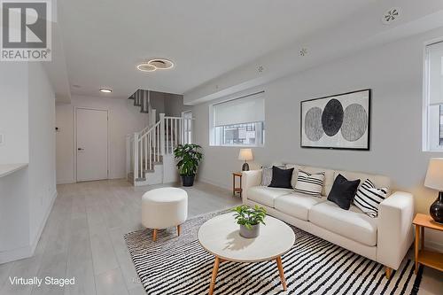 815 - 1133 Cooke Boulevard, Burlington, ON - Indoor Photo Showing Living Room