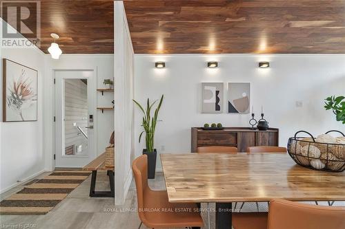 1420 Moss Glen Road, Burlington, ON - Indoor Photo Showing Dining Room