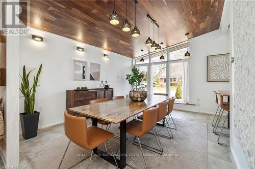 1420 Moss Glen Road, Burlington, ON - Indoor Photo Showing Dining Room