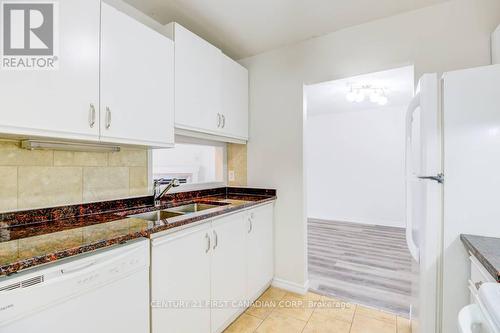 117 - 148 Conway Drive, London South (South X), ON - Indoor Photo Showing Kitchen With Double Sink