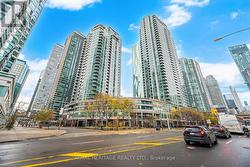 611 - 12 YONGE STREET  Toronto, ON M5E 1Z9
