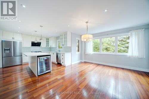 102 Crawford Rose Drive, Aurora, ON - Indoor Photo Showing Kitchen