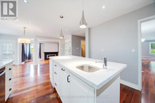 102 Crawford Rose Drive, Aurora, ON - Indoor Photo Showing Kitchen