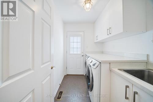 102 Crawford Rose Drive, Aurora, ON - Indoor Photo Showing Laundry Room