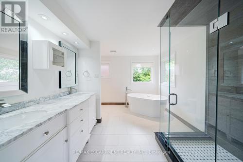 102 Crawford Rose Drive, Aurora, ON - Indoor Photo Showing Bathroom
