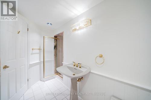 102 Crawford Rose Drive, Aurora, ON - Indoor Photo Showing Bathroom