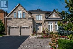 19 LANGTRY PLACE  Vaughan, ON L4J 8K8
