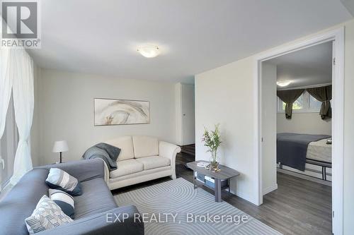 2 Roslyn Road, Barrie, ON - Indoor Photo Showing Living Room