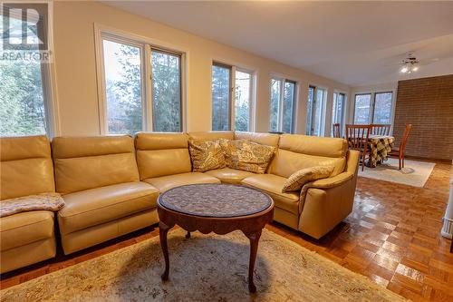322 Sutherland Street, Espanola, ON - Indoor Photo Showing Living Room