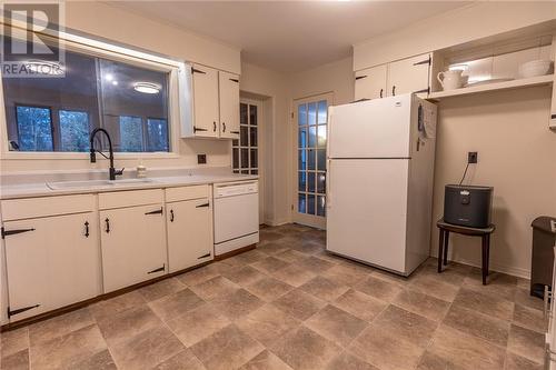 322 Sutherland Street, Espanola, ON - Indoor Photo Showing Kitchen