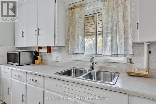 706 Monaghan Road, Peterborough (Otonabee Ward 1), ON - Indoor Photo Showing Kitchen With Double Sink