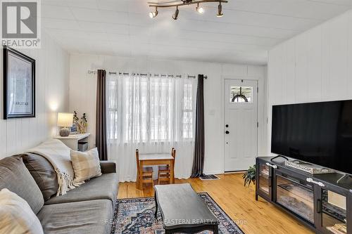 706 Monaghan Road, Peterborough (Otonabee Ward 1), ON - Indoor Photo Showing Living Room