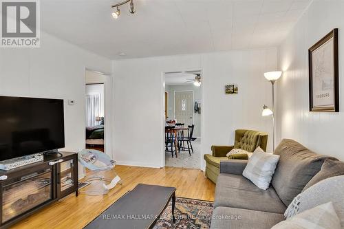 706 Monaghan Road, Peterborough (Otonabee Ward 1), ON - Indoor Photo Showing Living Room