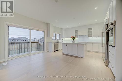 1727 Corsal Court, Innisfil, ON - Indoor Photo Showing Kitchen