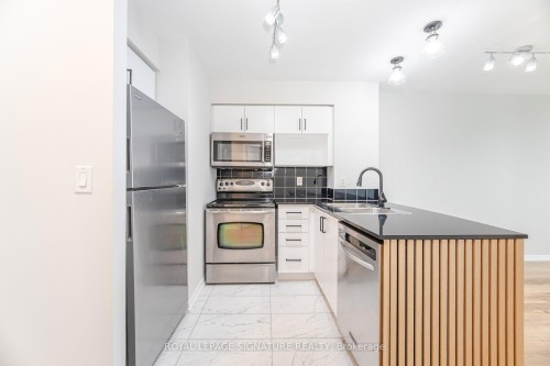 3112-18 Yonge Street, Toronto, ON - Indoor Photo Showing Kitchen With Stainless Steel Kitchen