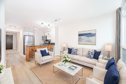 3112-18 Yonge Street, Toronto, ON - Indoor Photo Showing Living Room