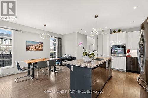 145 Larimar Circle, Ottawa, ON - Indoor Photo Showing Kitchen With Upgraded Kitchen