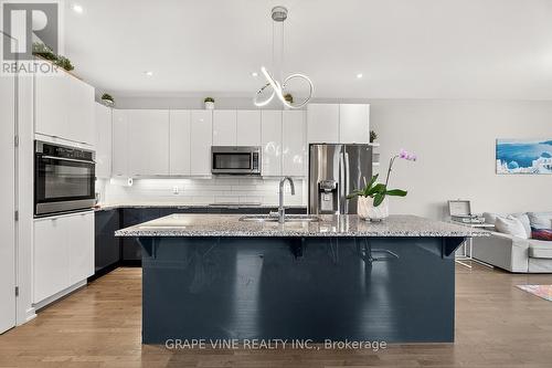 145 Larimar Circle, Ottawa, ON - Indoor Photo Showing Kitchen With Double Sink With Upgraded Kitchen