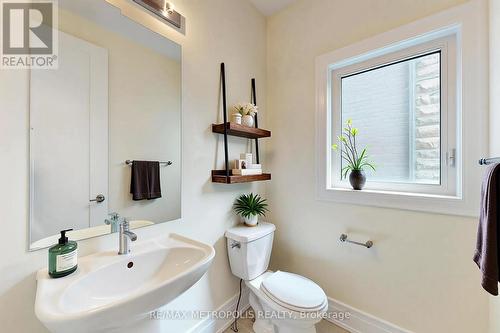 15 Seguin Street, Richmond Hill, ON - Indoor Photo Showing Bathroom