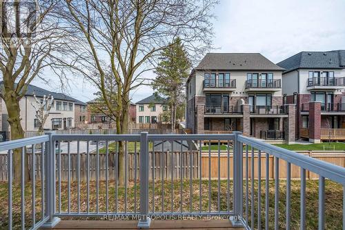 15 Seguin Street, Richmond Hill, ON - Outdoor