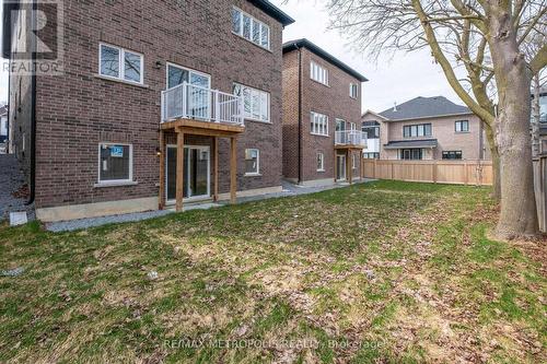 15 Seguin Street, Richmond Hill, ON - Outdoor